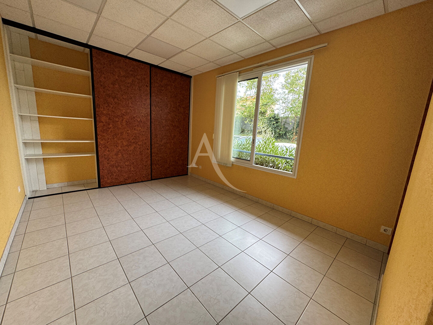 Photo Immeuble de rapport -L Isle Jourdain 13 pièce(s) 223 m² + 2 appartements + garage + parkings image 5/6