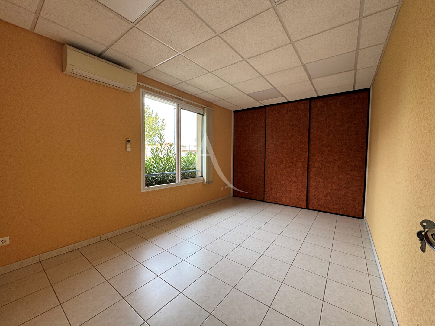 Photo Immeuble de rapport -L Isle Jourdain 13 pièce(s) 223 m² + 2 appartements + garage + parkings image 6/6