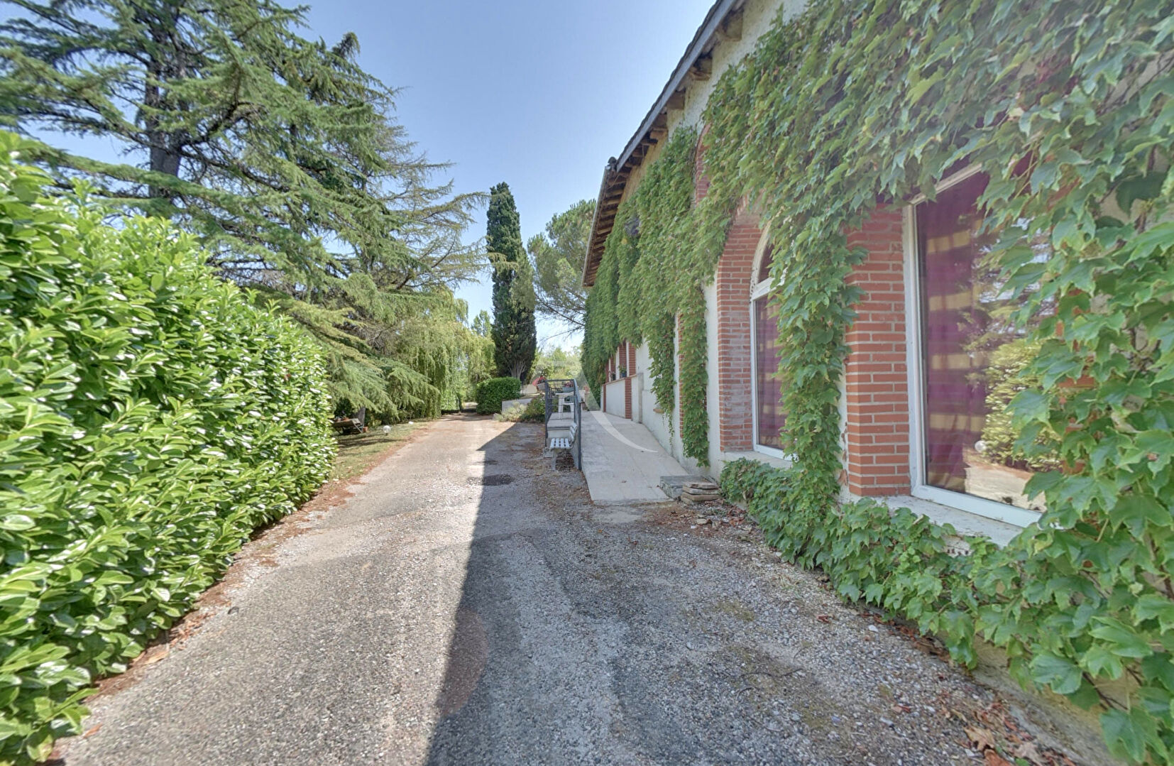 Proche MONTAUBAN propriété de charme aux multiples potentiels