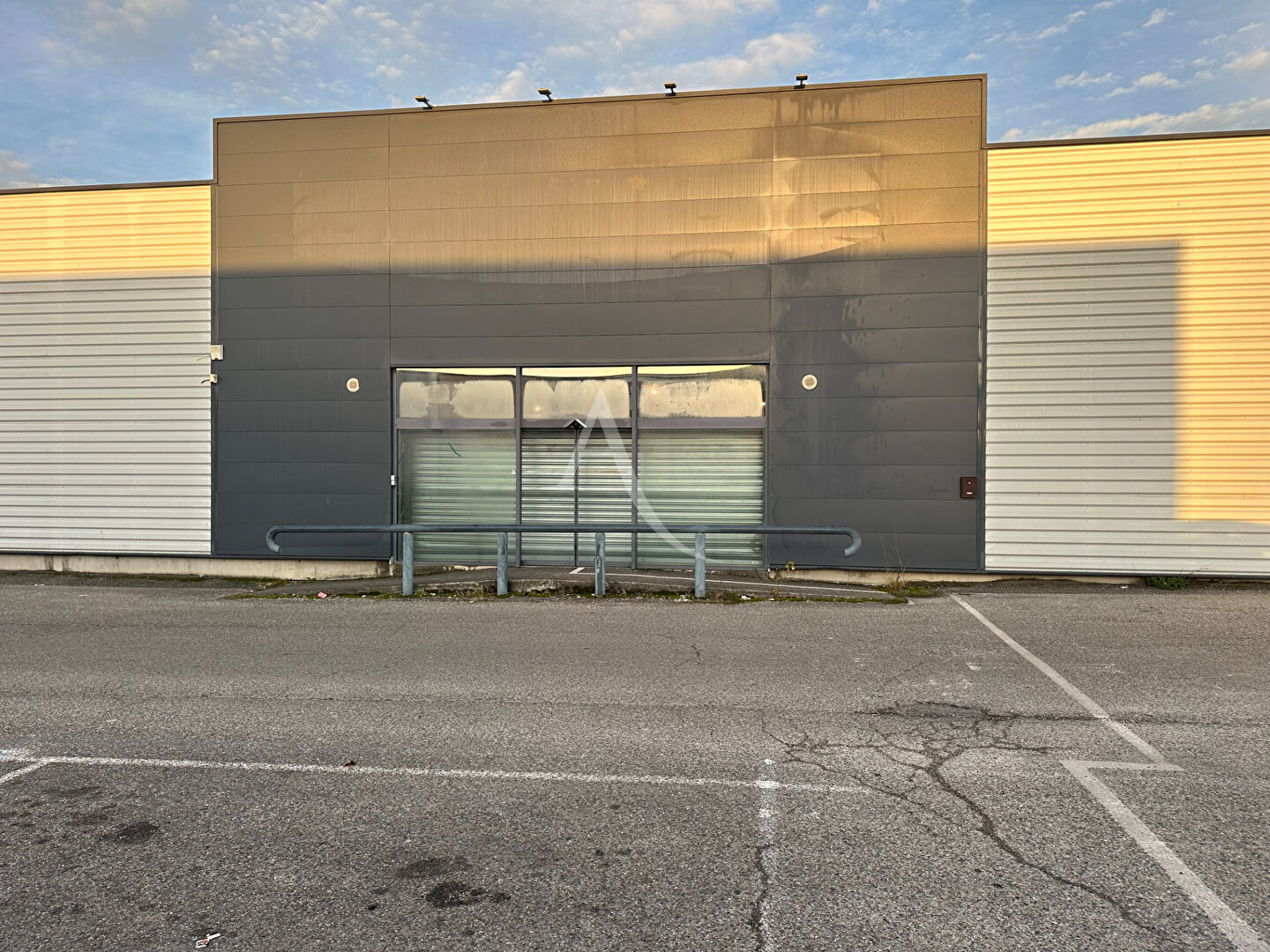 Photo Local commercial Caussade 600 m2 image 4/5