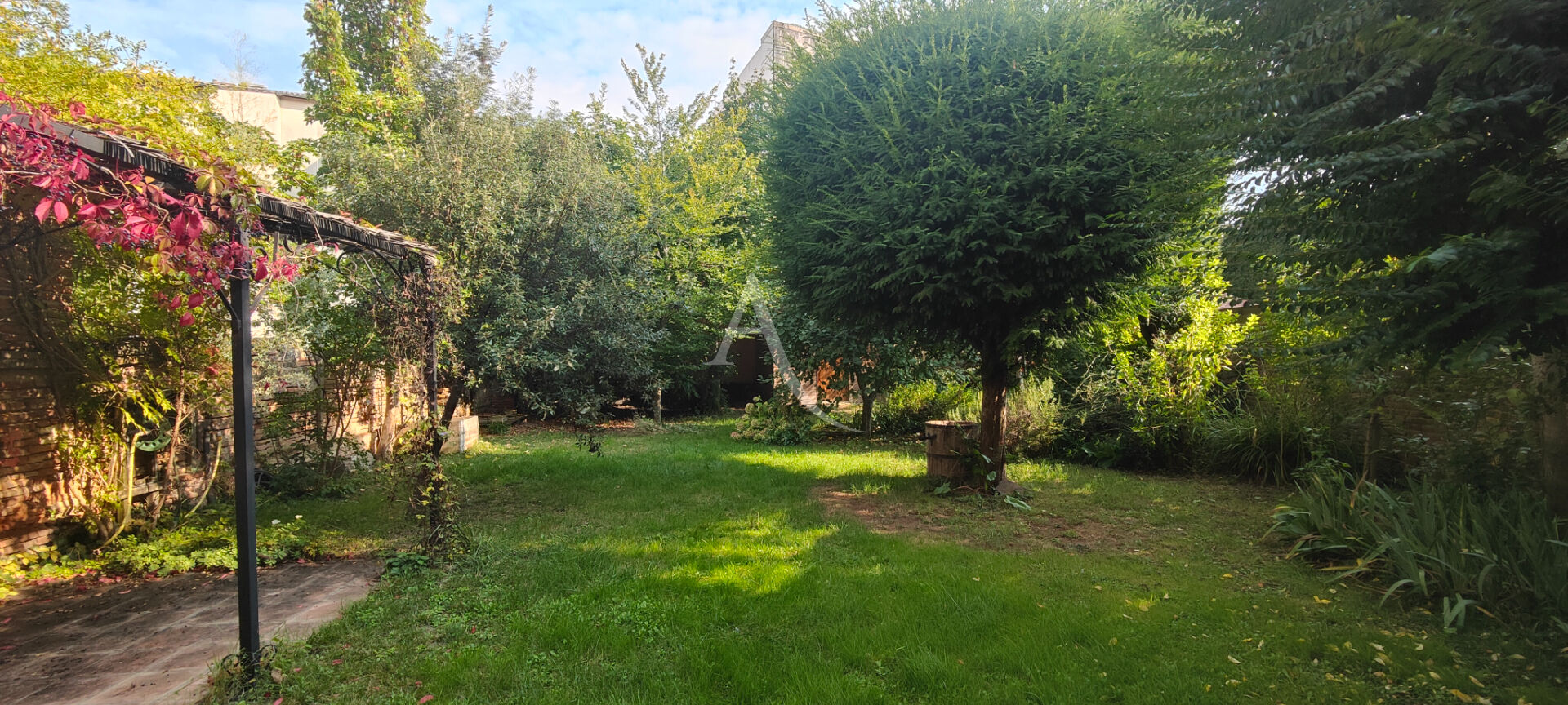 Photo Maison de ville, quartier prisé, beaux volumes, garage et jardin au centre ville de MONTAUBAN image 1/6