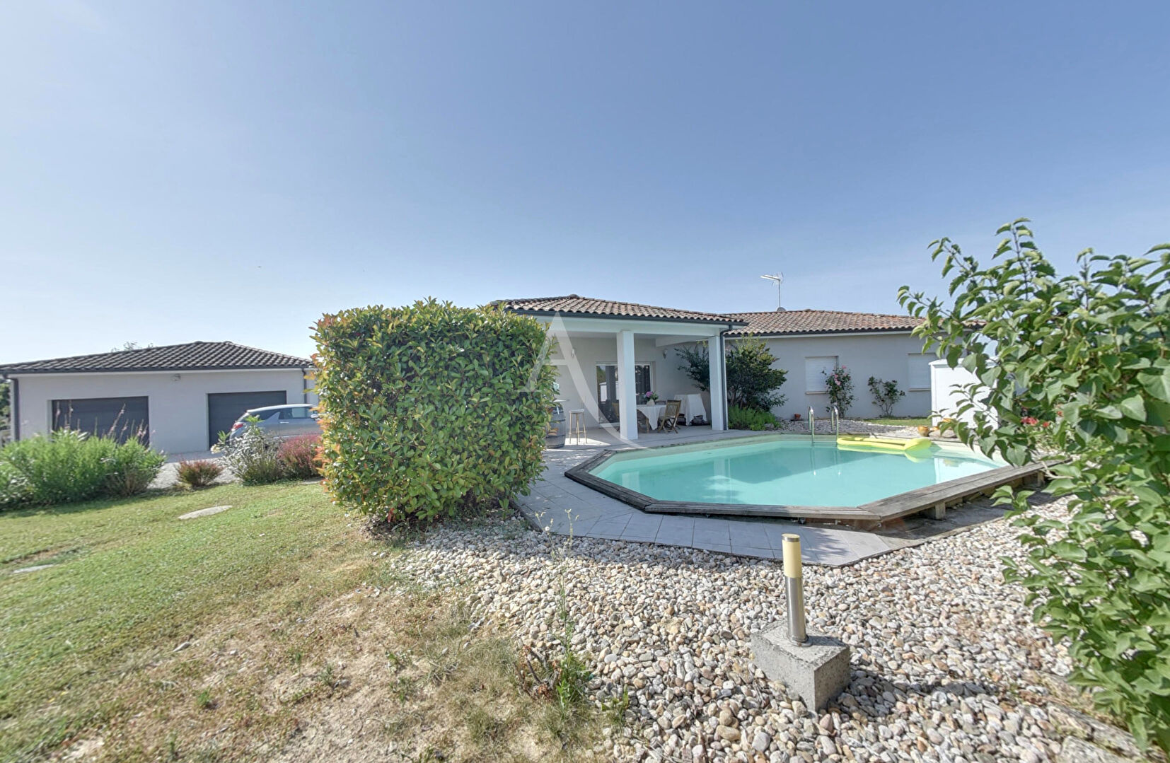 Photo Maison contemporaine de plain pied de type 5 quartier Est de Montauban image 1/6