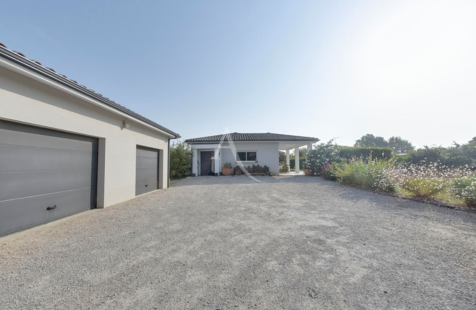 Photo Maison contemporaine de plain pied de type 5 quartier Est de Montauban image 2/6