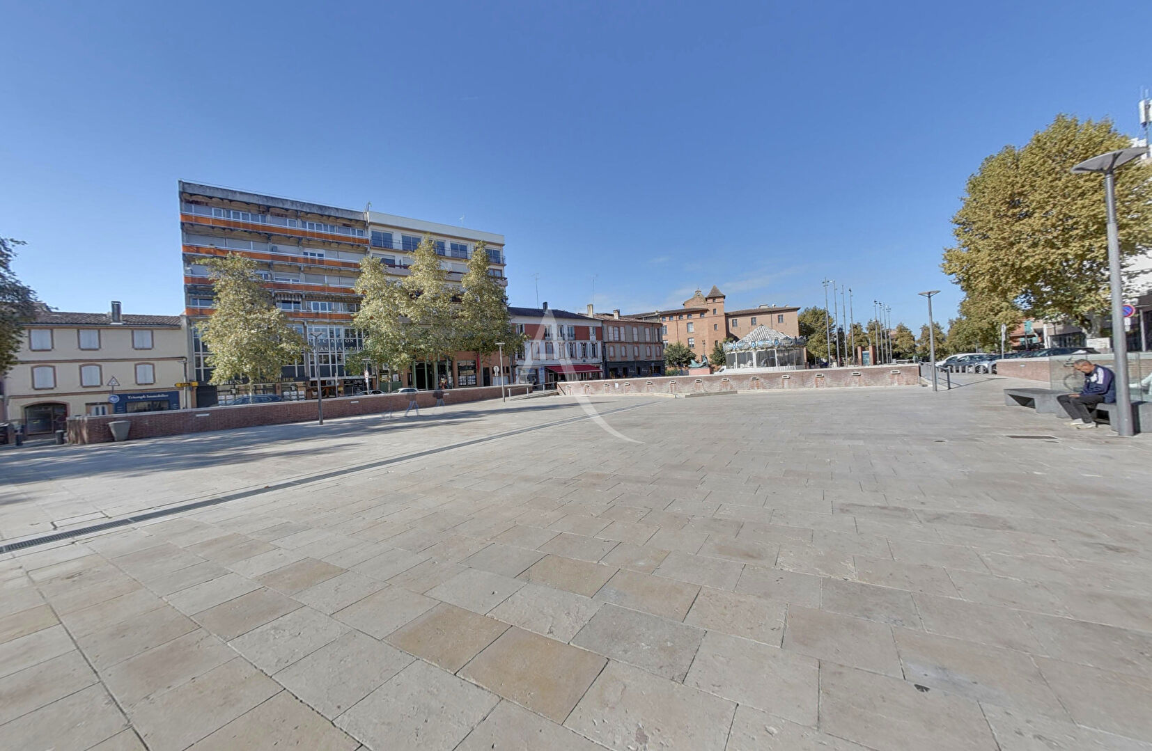 T3 Montauban sur place du marché 73 m2