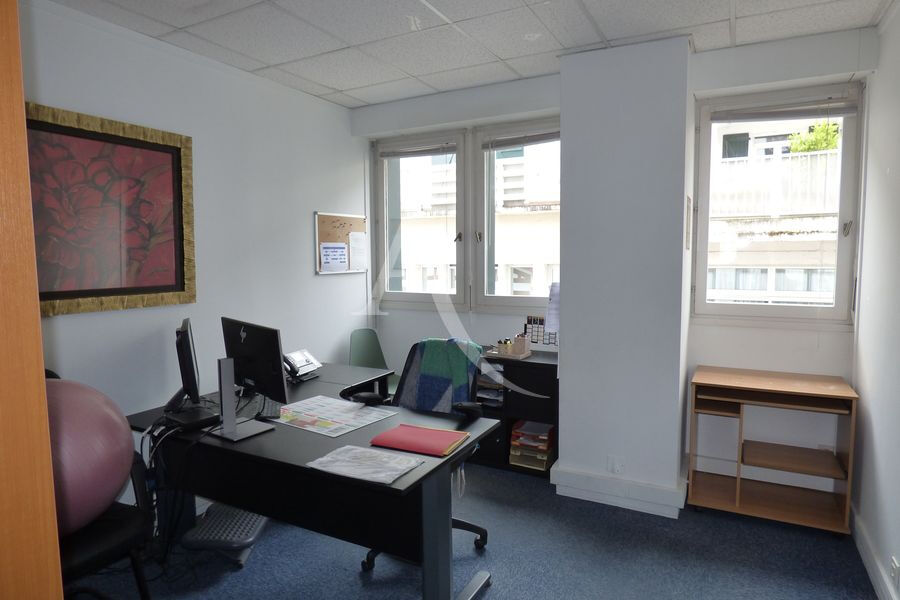 Photo Saint Jean de Luz - Centre - Local professionnel d'environ 120 m² avec ascenseur image 4/6