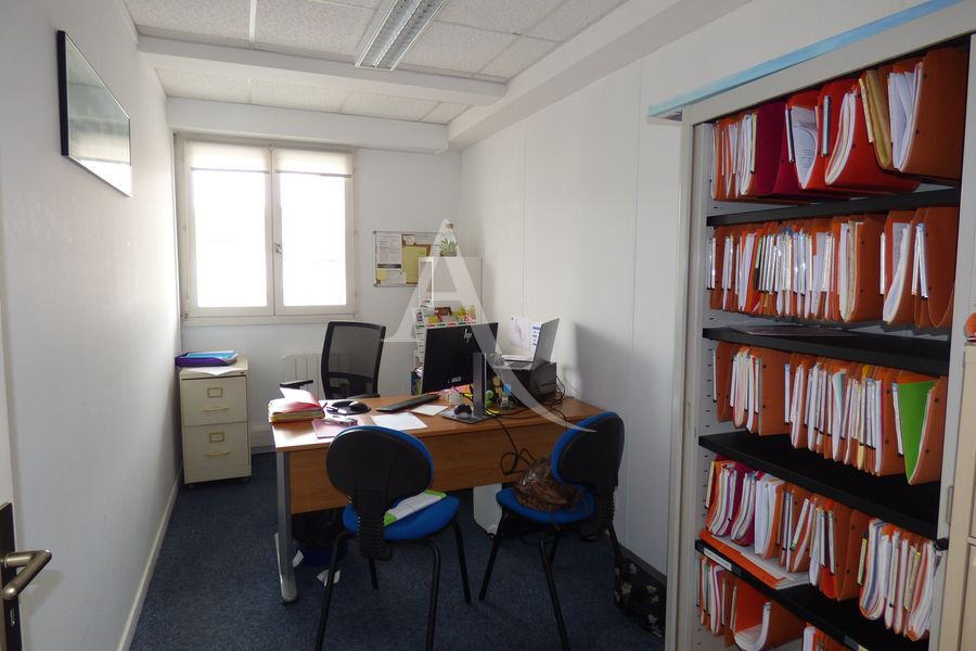 Photo Saint Jean de Luz - Centre - Local professionnel d'environ 120 m² avec ascenseur image 5/6