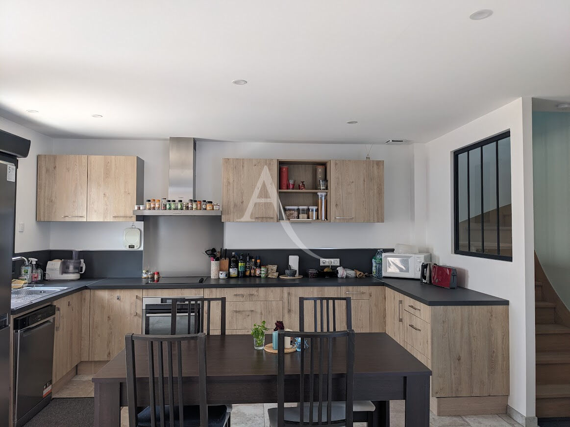 Maison vaugrigneuse   3 pièce(s)   74 m2