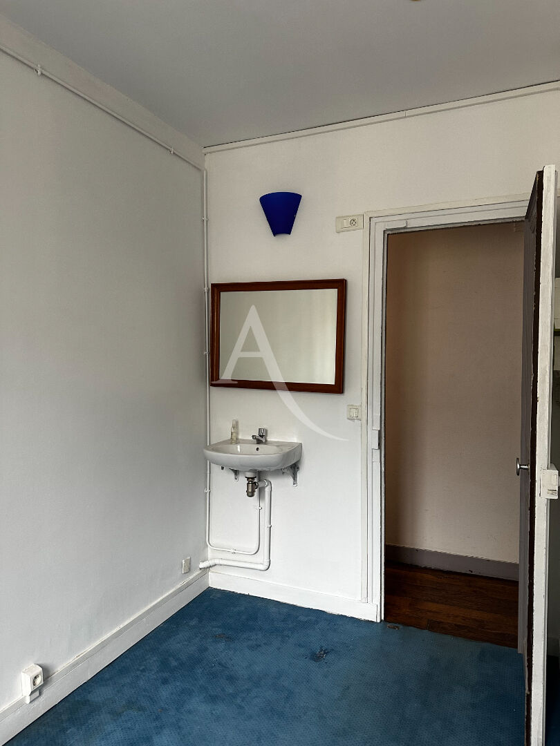 Appartement Paris 18ème  1 pièce(s) 6.36 m2