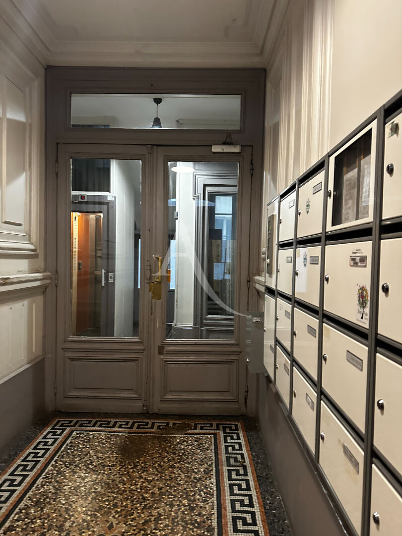 Photo Appartement Paris 18ème  1 pièce(s) 6.36 m2 image 4/5