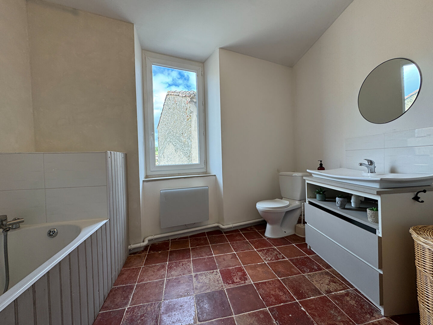 Photo Pieusse - Maison rénovée avec double potentiel ! image 5/6