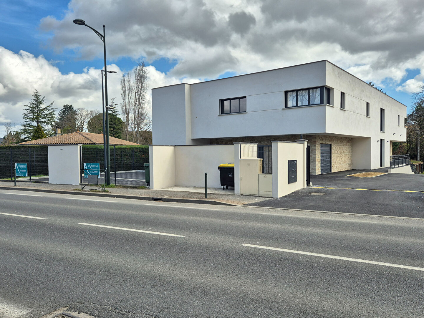 Photo LIMOUX LOCAL PROFESSIONNEL NEUF AVEC PARKING image 2/4