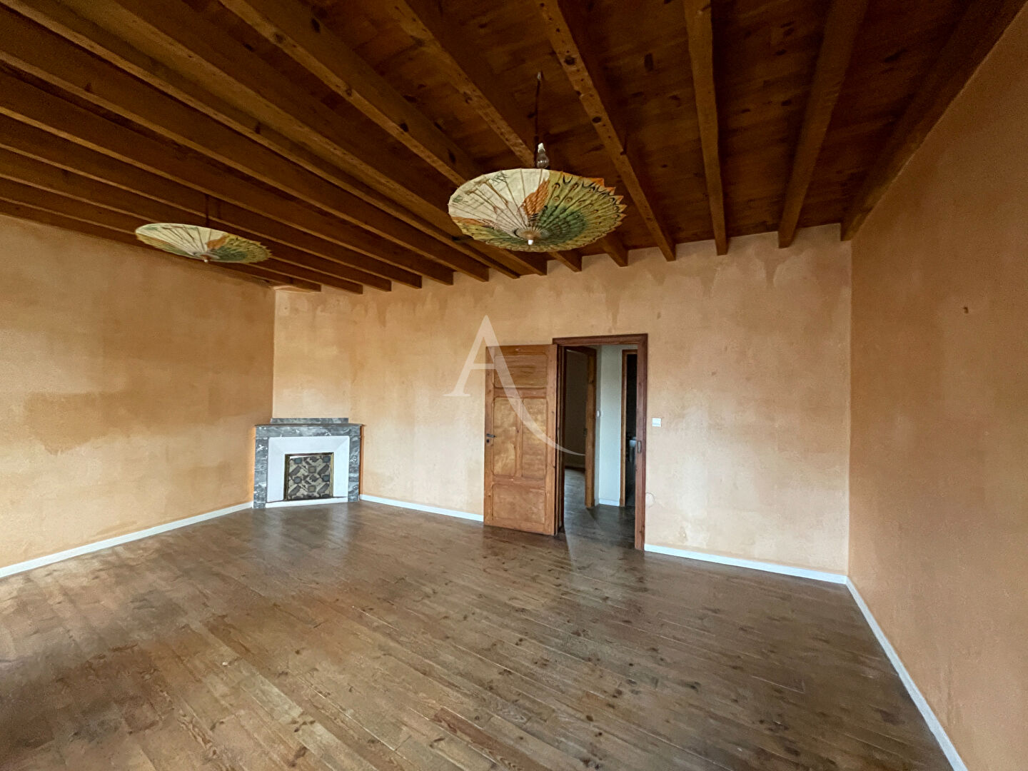 Photo Charmante maison de village avec local commercial 4 pièce(s) 184 m2 image 2/6