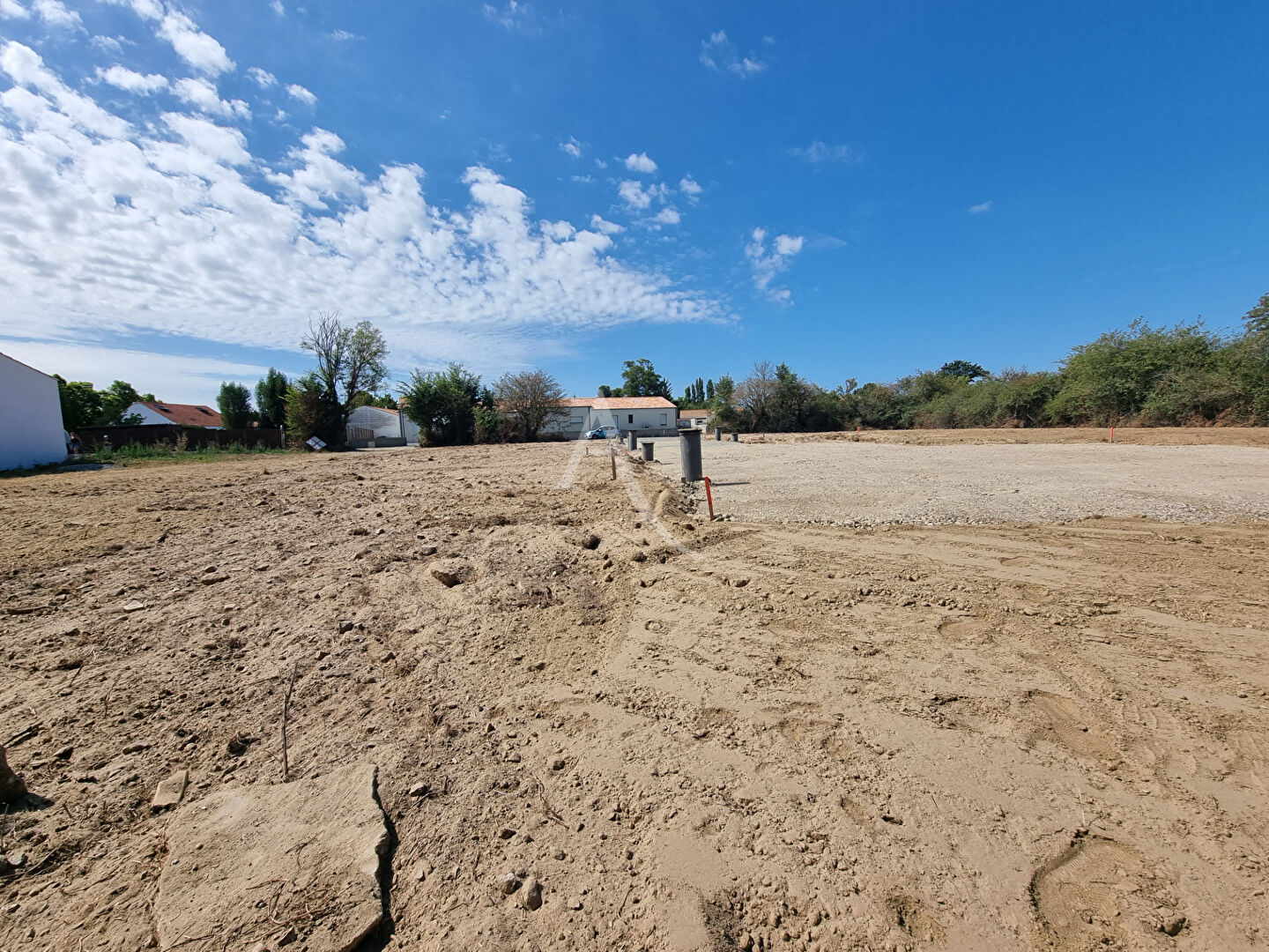 Photo Terrain LE FENOUILLER proche commerces 359 m2 image 1/3