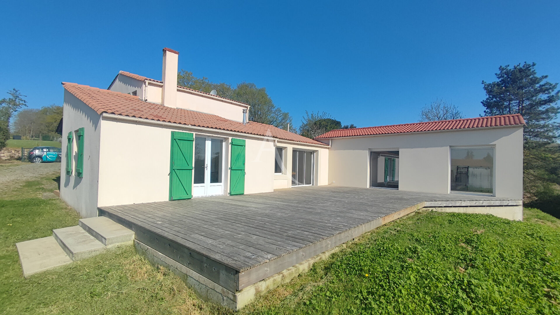 Agence immobilière de SARL L'IMMOBILIERE 2000