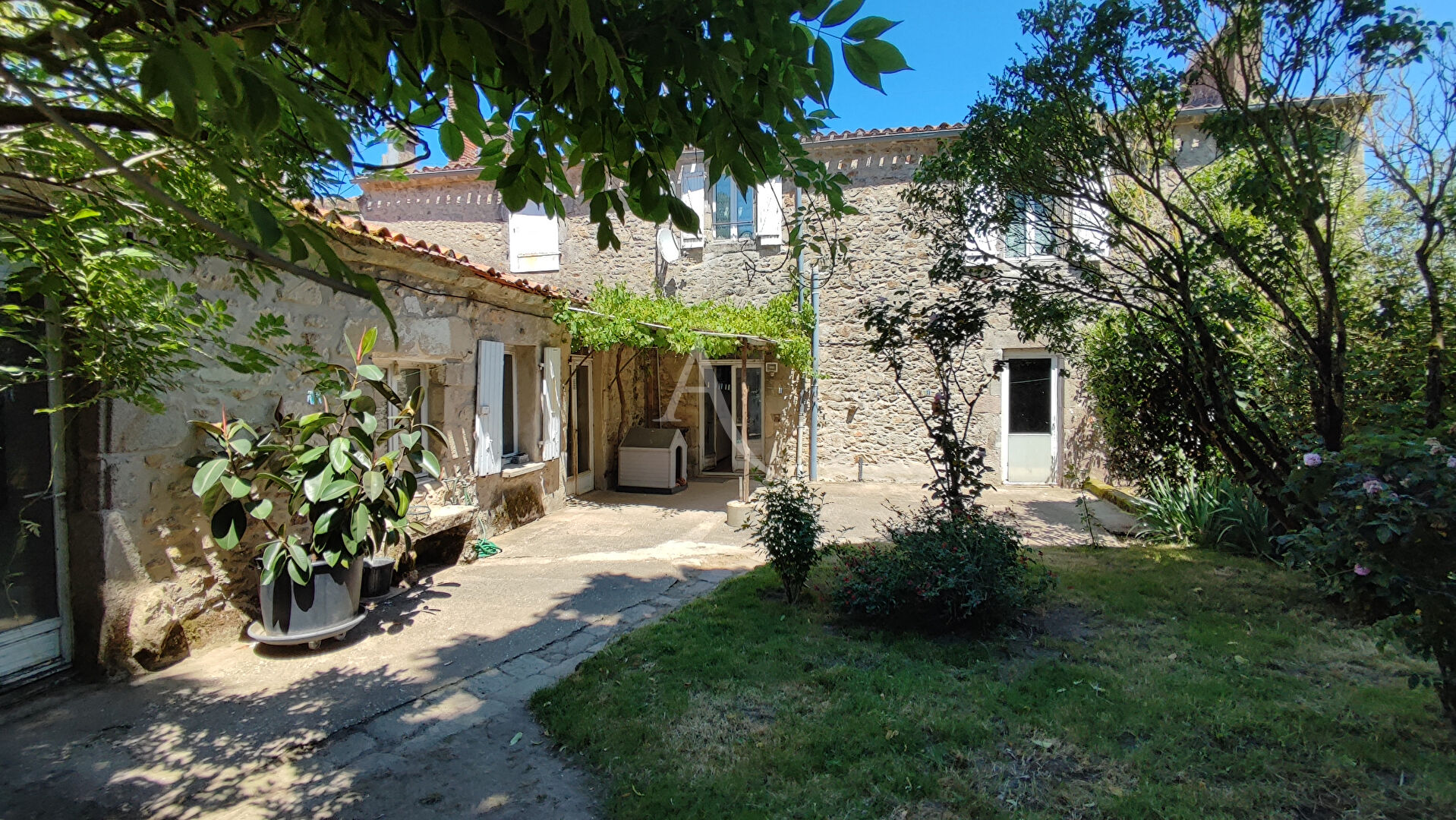 Agence immobilière de SARL L'IMMOBILIERE 2000