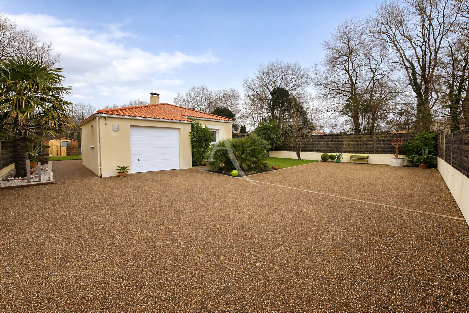 Agence immobilière de SARL L'IMMOBILIERE 2000