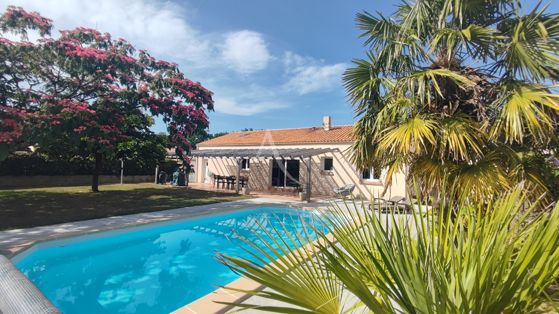 Agence immobilière de SARL L'IMMOBILIERE 2000