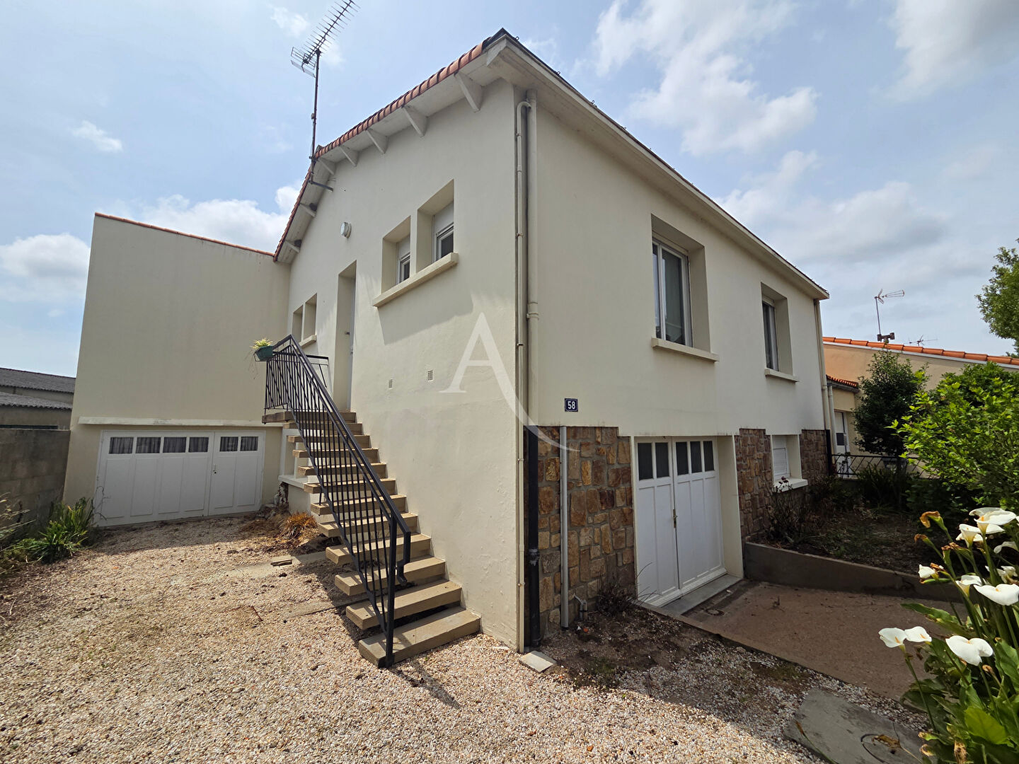 Agence immobilière de SARL L'IMMOBILIERE 2000