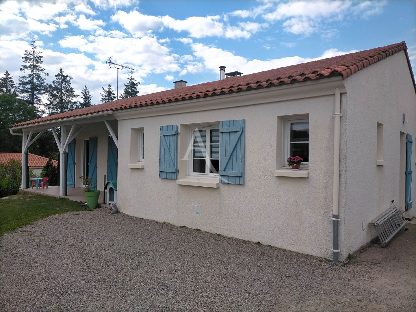 Agence immobilière de SARL L'IMMOBILIERE 2000