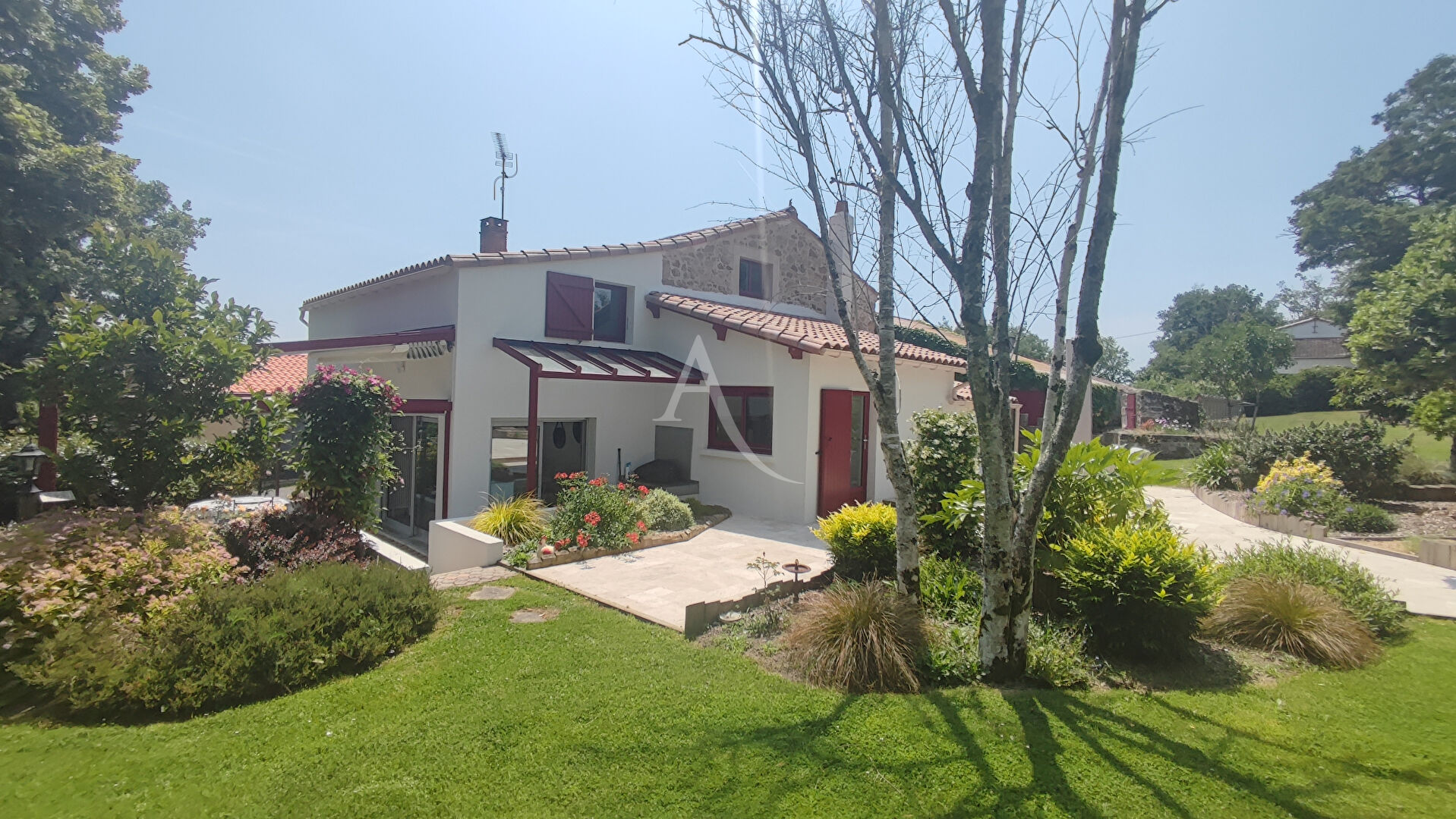 Agence immobilière de SARL L'IMMOBILIERE 2000