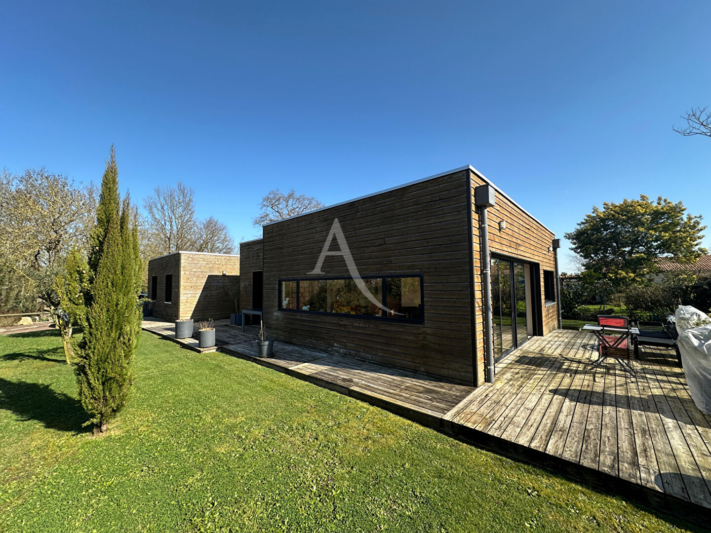 Agence immobilière de SARL L'IMMOBILIERE 2000