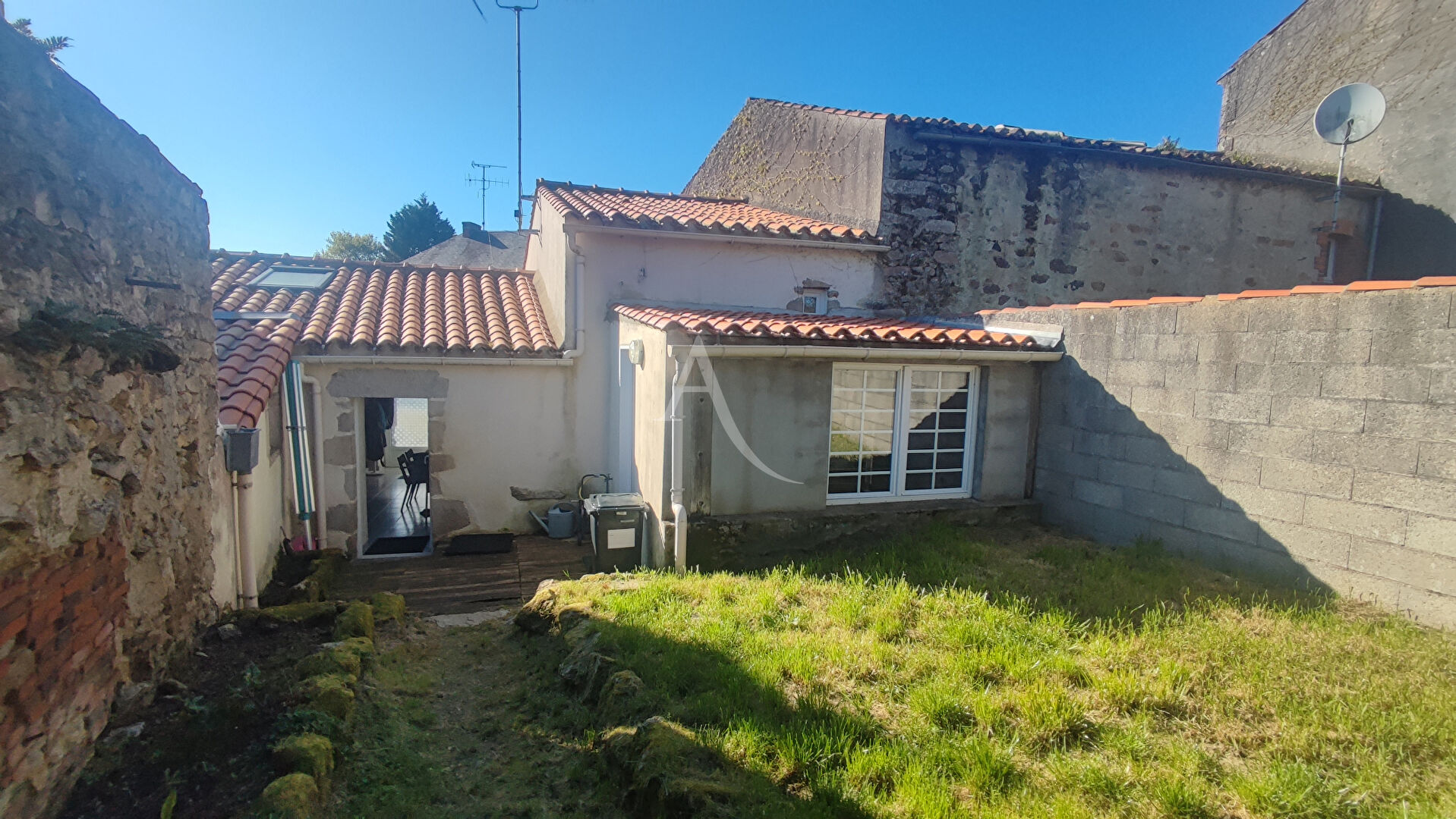 Agence immobilière de SARL L'IMMOBILIERE 2000