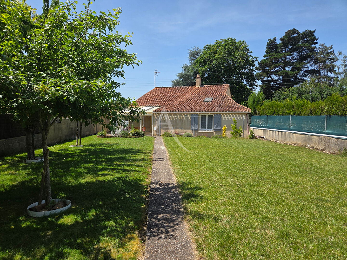 Agence immobilière de SARL L'IMMOBILIERE 2000