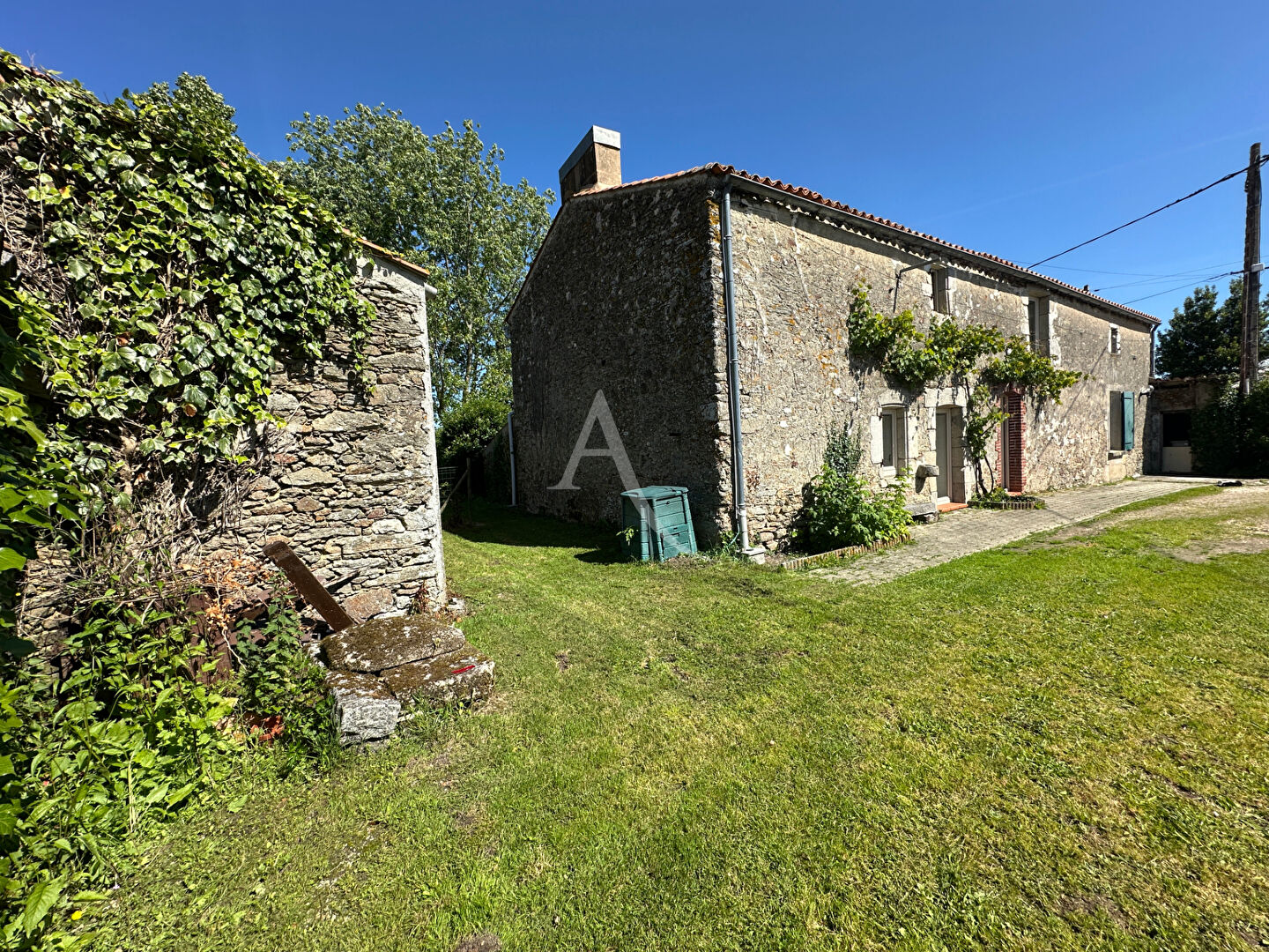 Agence immobilière de SARL L'IMMOBILIERE 2000