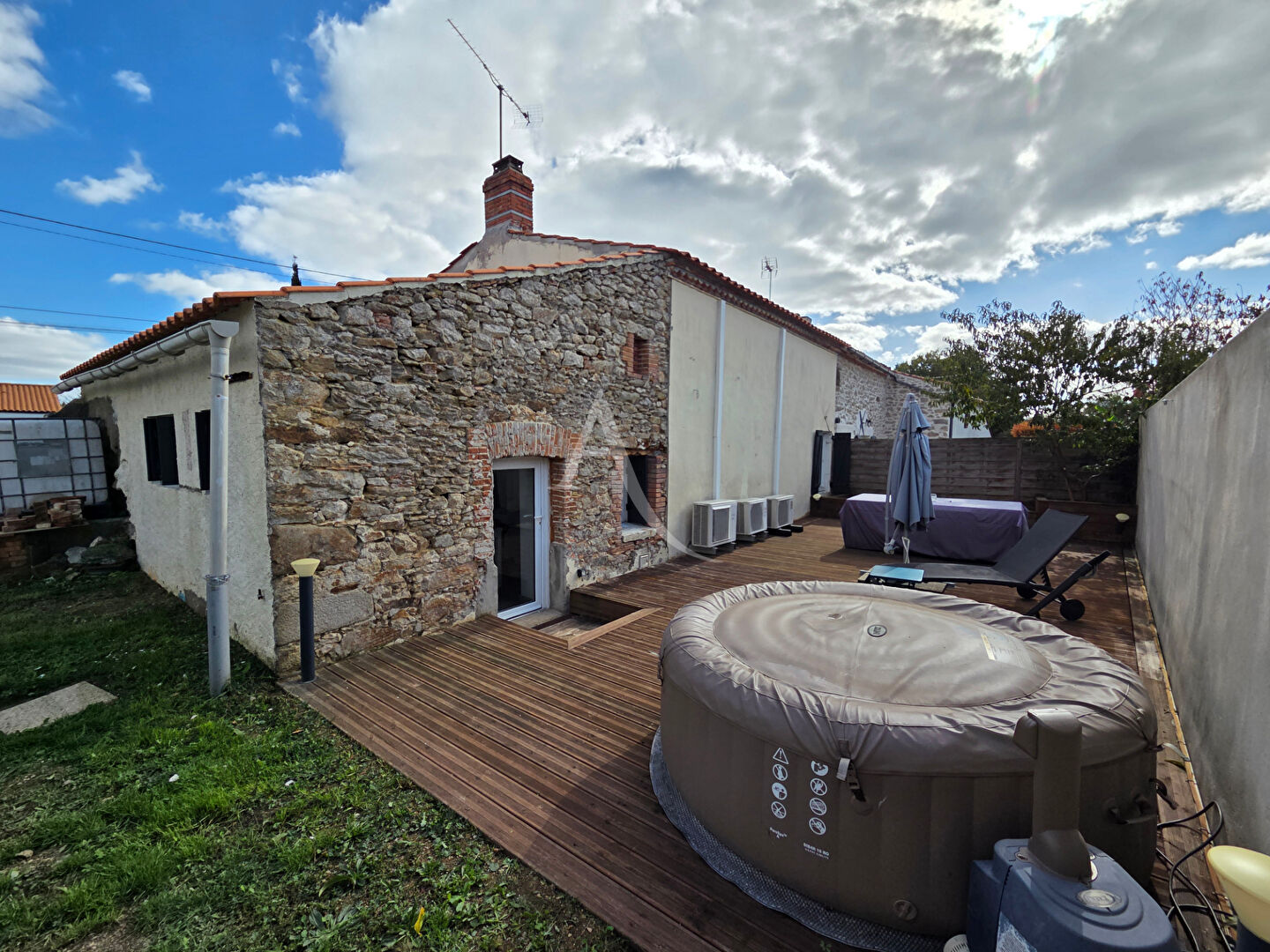 Agence immobilière de SARL L'IMMOBILIERE 2000