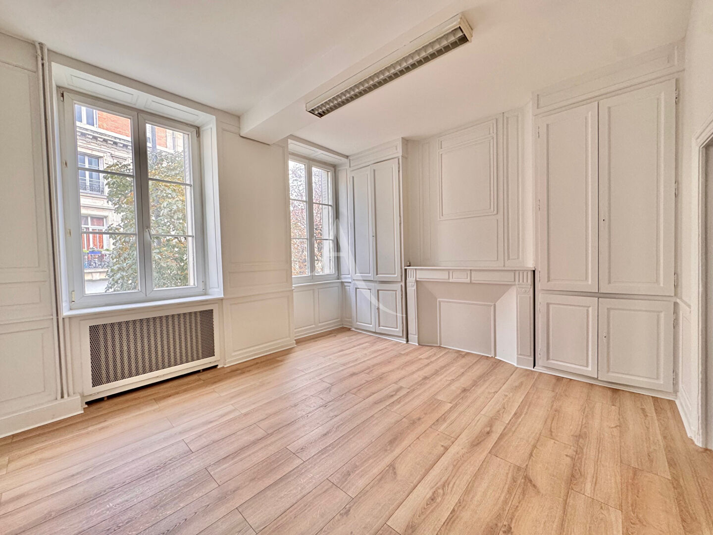 Photo Local commercial Reims 220 m2 image 1/6