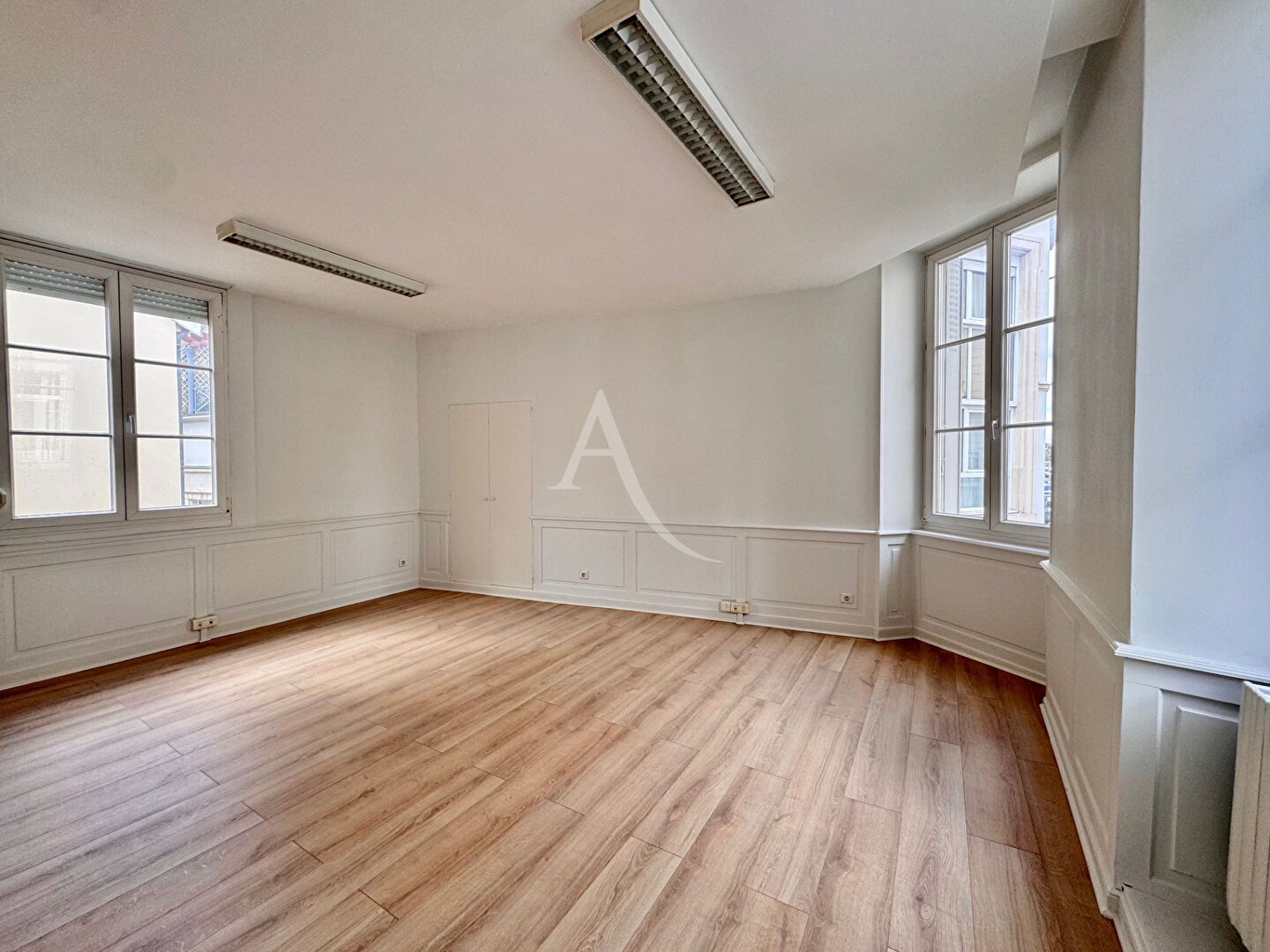 Photo Local commercial Reims 220 m2 image 3/6