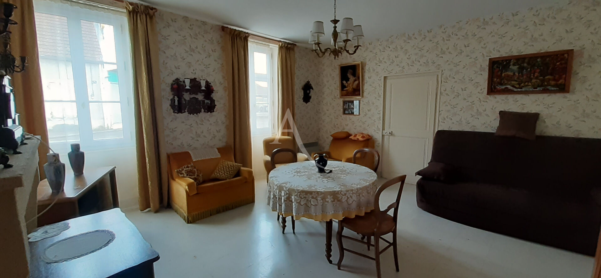 Photo EN VENTE  - La Guerche Sur L'Aubois - MAISON DE VILLE AVEC JARDIN ET GARAGE ! image 2/6