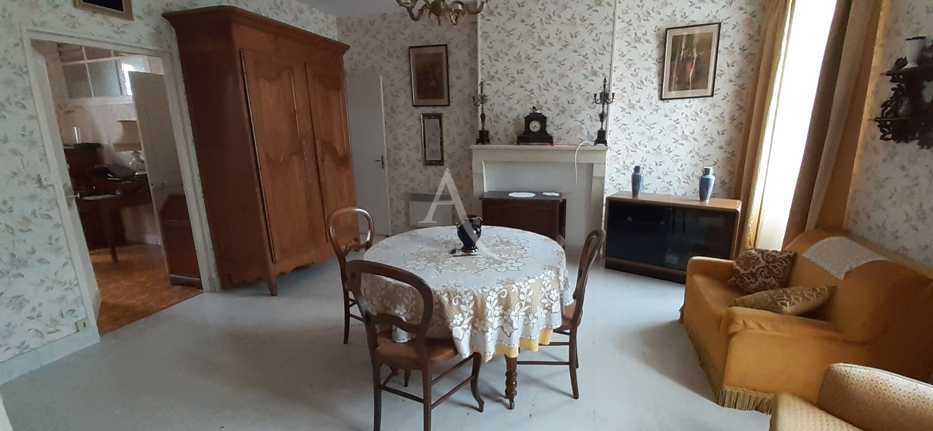 Photo EN VENTE  - La Guerche Sur L'Aubois - MAISON DE VILLE AVEC JARDIN ET GARAGE ! image 3/6