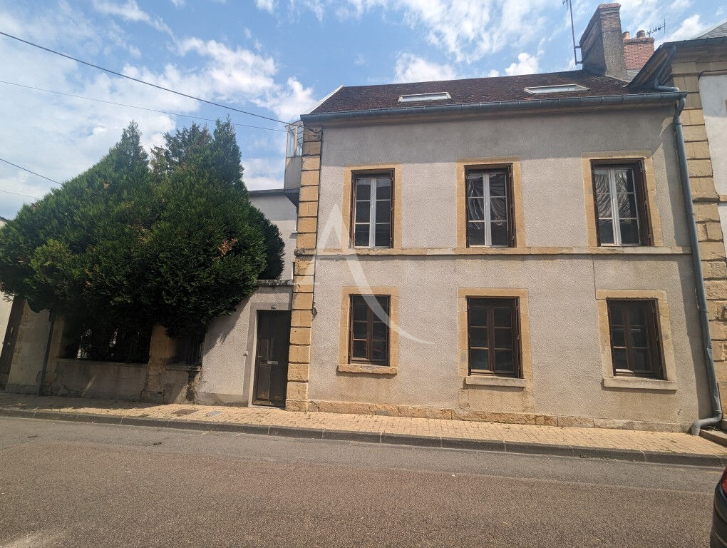 EN VENTE - PREMERY -2 H 30 PARIS - Ensemble de 2 maisons de ville. Cour privative . 5 chambres