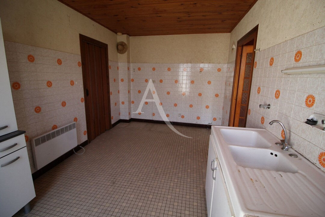 Photo EN VENTE - PREMERY -2 H 30 PARIS - Ensemble de 2 maisons de ville. Cour privative . 5 chambres image 3/6