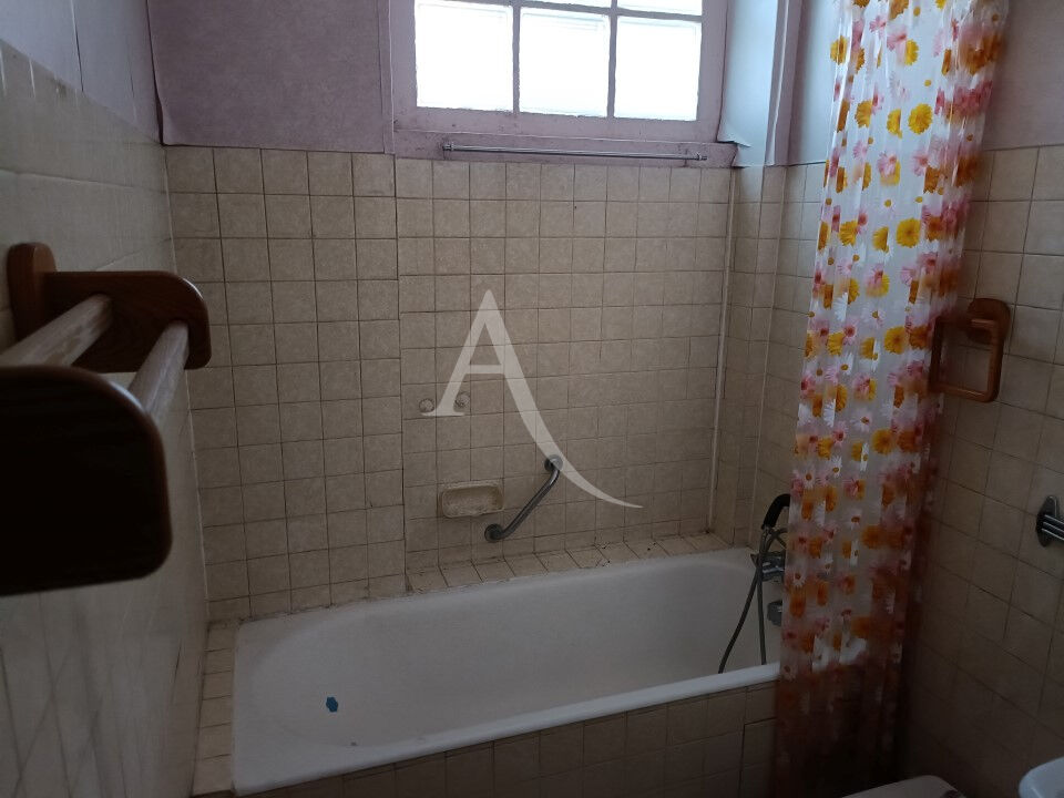 Photo EN VENTE - PREMERY -2 H 30 PARIS - Ensemble de 2 maisons de ville. Cour privative . 5 chambres image 4/6