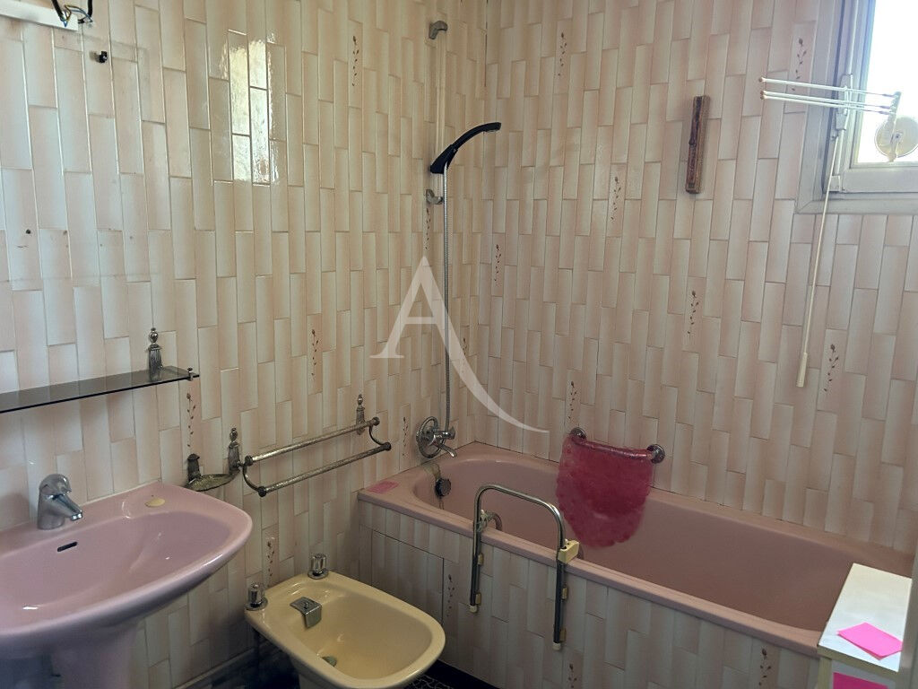 Photo EN VENTE - NEVERS- 2 H PARIS - Maison sur sous-sol  3 Chambres terrain image 6/6