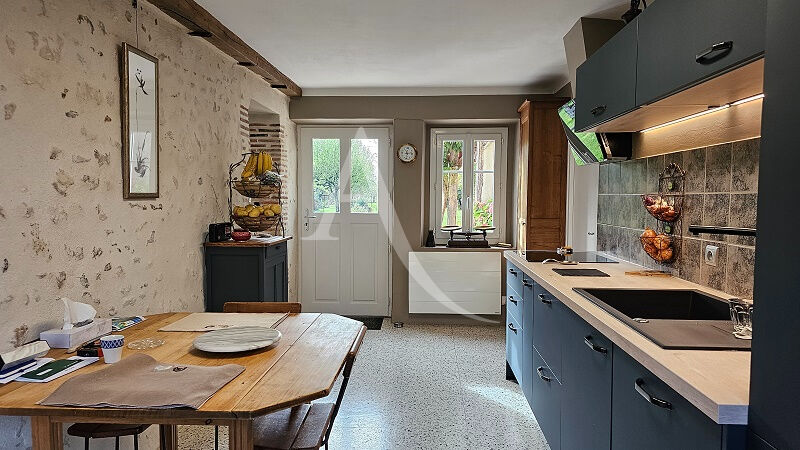 Photo Longère rénovée en vente , chambre de plain pied, jardin image 5/6