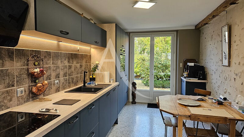 Photo Maison  rénovée 5 pièce(s) 160 m2  habitation de plain pied image 4/6