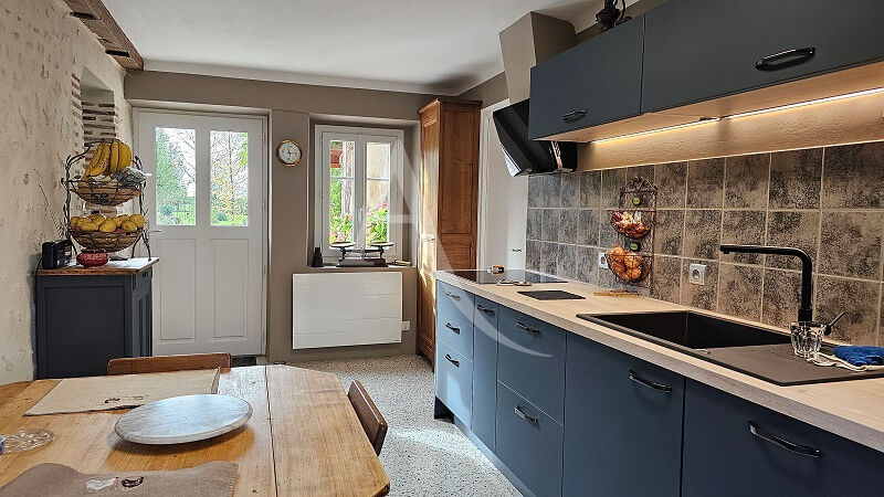 Photo Maison  rénovée 5 pièce(s) 160 m2  habitation de plain pied image 5/6