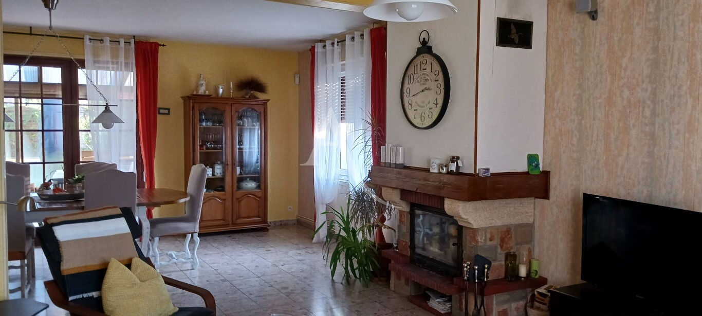 Photo EN VENTE  LA GUERCHE SUR L'AUBOIS - MAISON DE PLAIN-PIED 4 CHAMBRES image 5/6