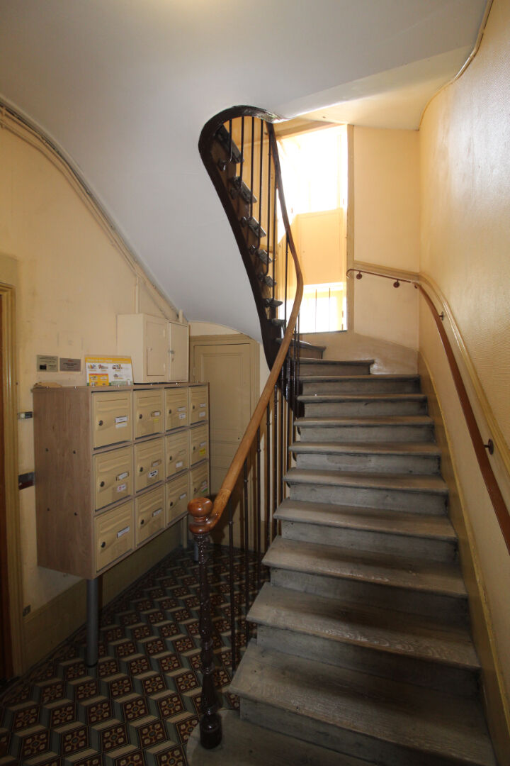 Photo A VENDRE DIJON MONTCHAPET - LOT DE 3 STUDIOS - DPE D - RENDEMENT IMMÉDIAT image 2/2