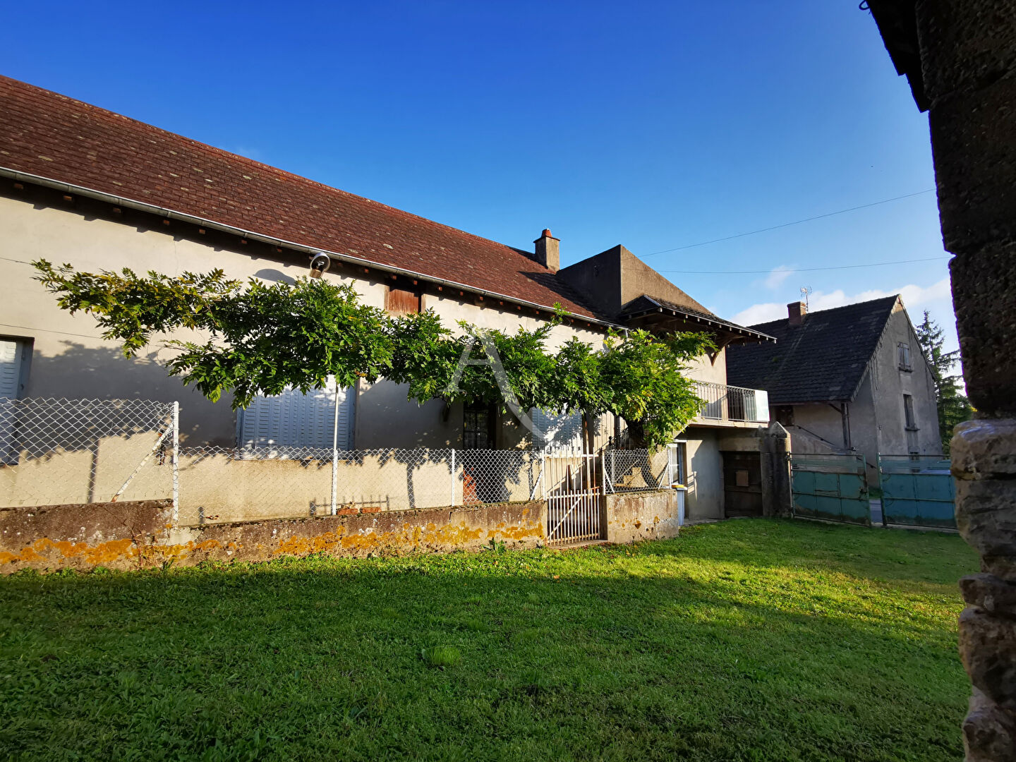 A vendre à Santilly -  Ancienne ferme a rénover avec nombreuses dépendances et terrain constructible
