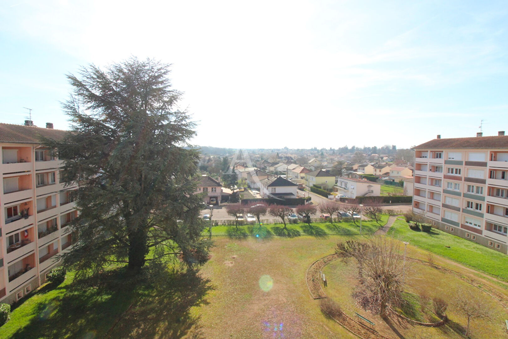 Agence immobilière de L'Adresse GUY ET BERNARD IMMOBILIER - GUY ET BERNARD IMMOBILIER