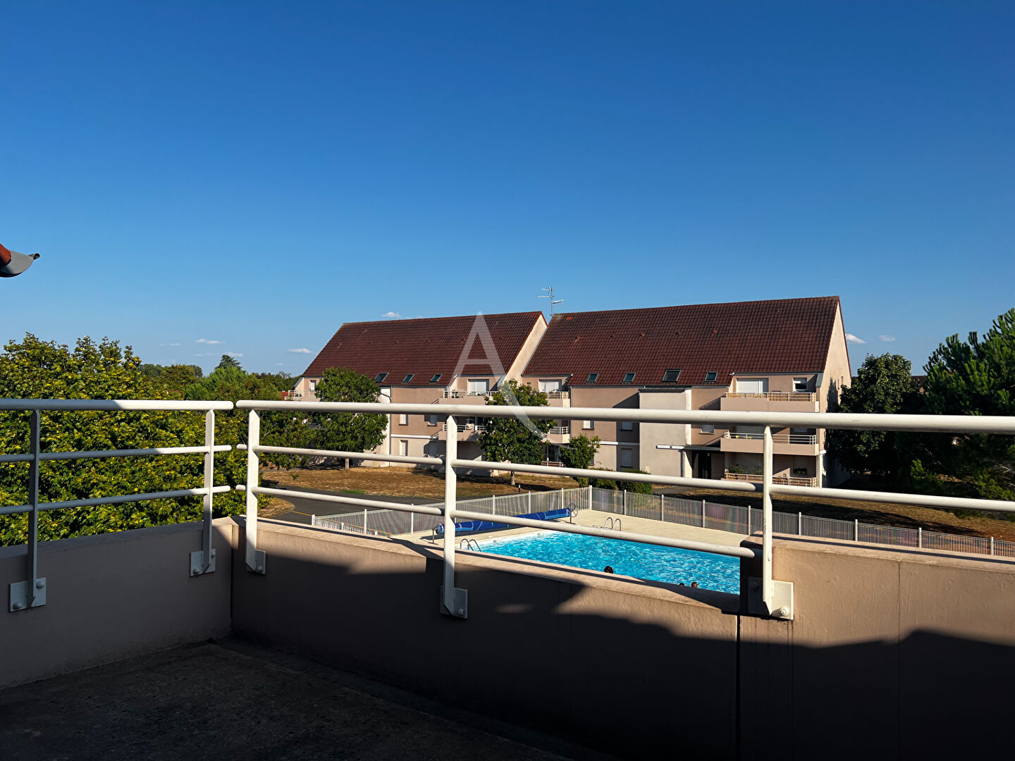 Appartement T2 avec balcon et piscine - Résidence Aquilon à Lux (71100)