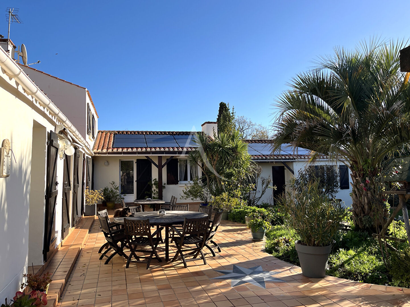 Photo Maison Vaire 10 pièces - 231 m² image 1/6