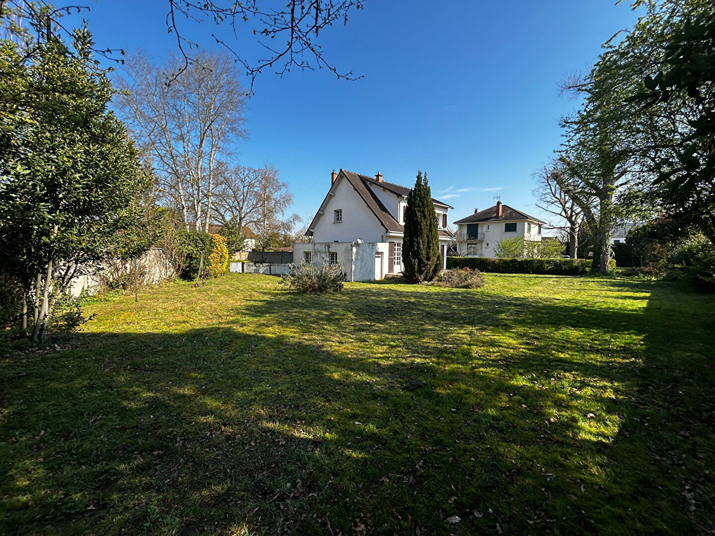 Agence immobilière de L'Adresse S.A.S.  AGENCE IMMOBILIERE LORI - S.A.S.  AGENCE IMMOBILIERE LORI