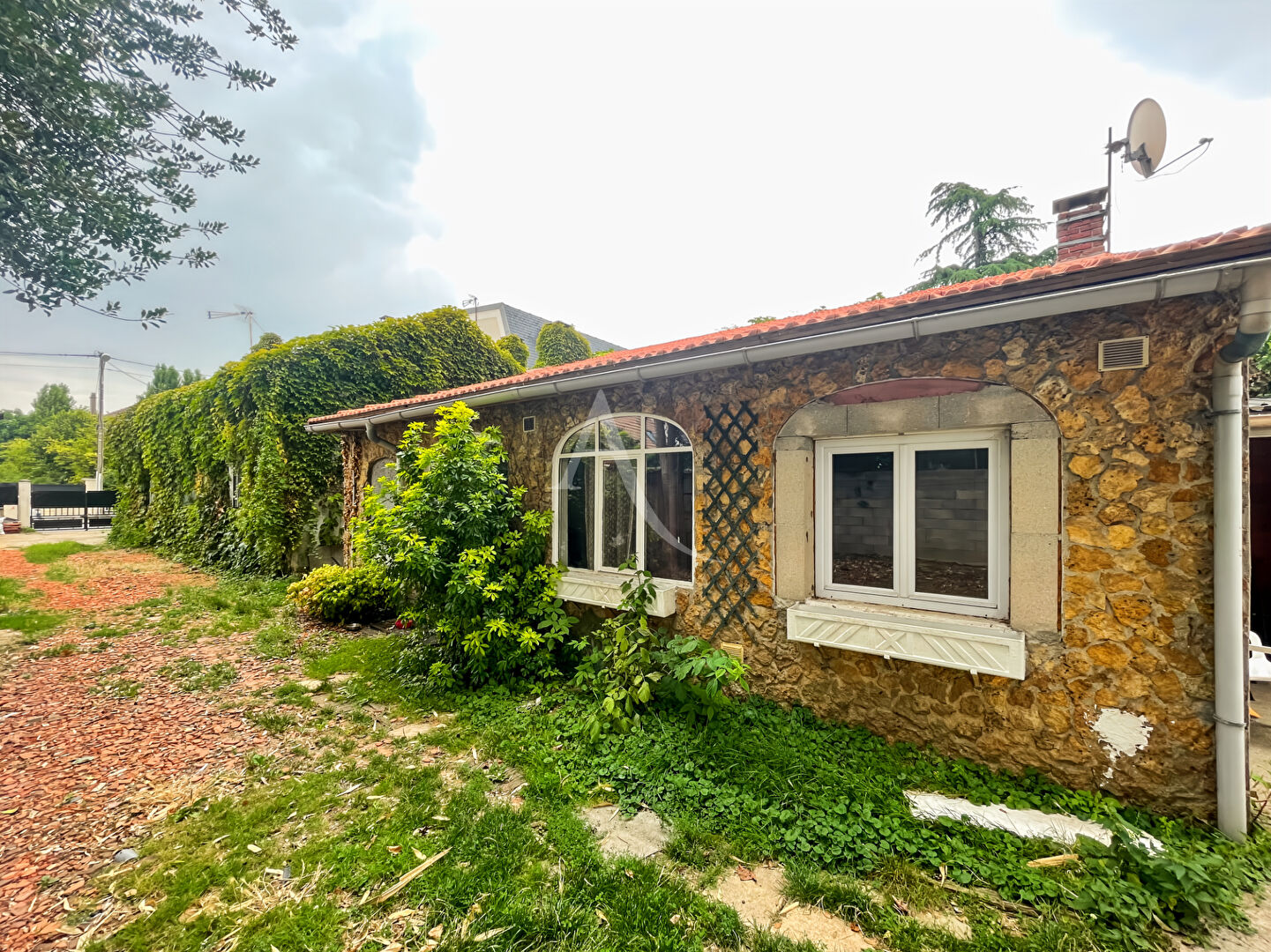 Agence immobilière de L'Adresse S.A.S.  AGENCE IMMOBILIERE LORI - S.A.S.  AGENCE IMMOBILIERE LORI