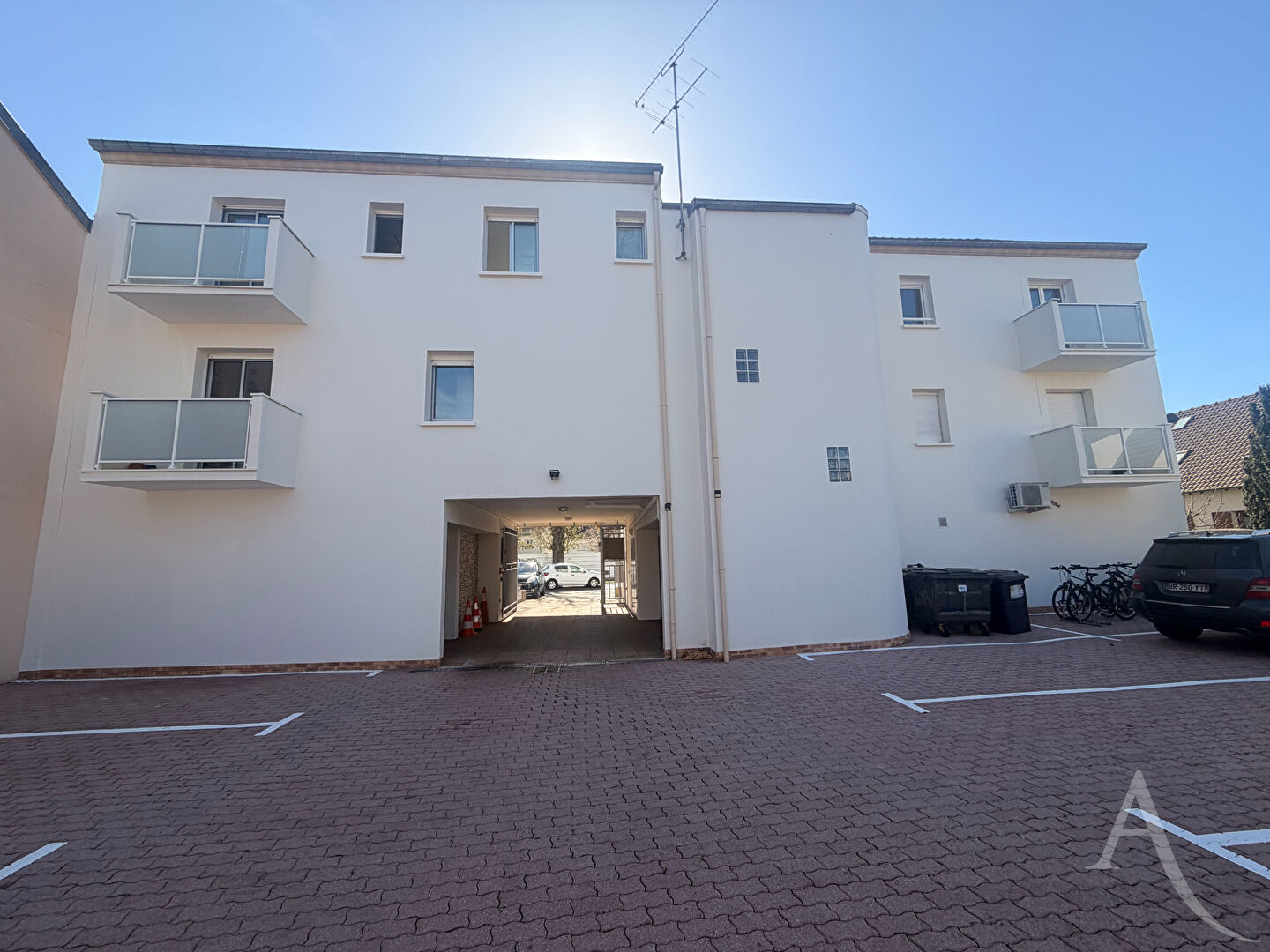 Agence immobilière de L'Adresse S.A.S.  AGENCE IMMOBILIERE LORI - S.A.S.  AGENCE IMMOBILIERE LORI