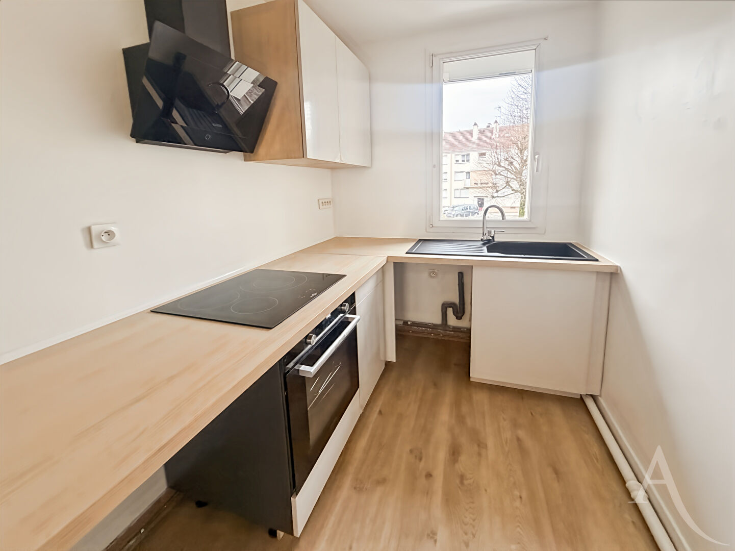 Agence immobilière de L'Adresse S.A.S.  AGENCE IMMOBILIERE LORI - S.A.S.  AGENCE IMMOBILIERE LORI